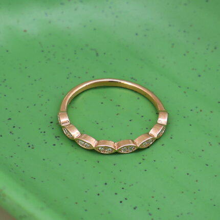 DAINTY HALF WAIVY ROSE RING